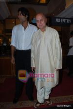 Anupam Kher at DR PK Aggarwal_s daughter_s wedding in ITC Grand Maratha on 20th Feb 2010 (183).JPG